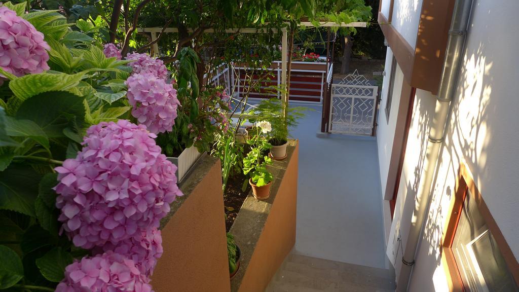 Guest House Kuzmanic Hvar Town Exterior photo