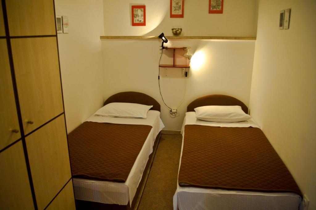 Guest House Kuzmanic Hvar Town Room photo