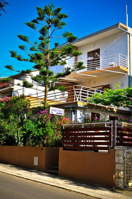 Guest House Kuzmanic Hvar Town Exterior photo